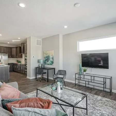 Luxury Blue Home Minutes From Everything Indy